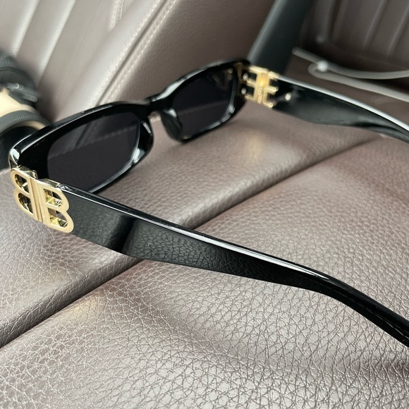 *SOLD* Black Fashion Sunglasses Gold BB Detail UV400 Unisex - Picture 6 of 7